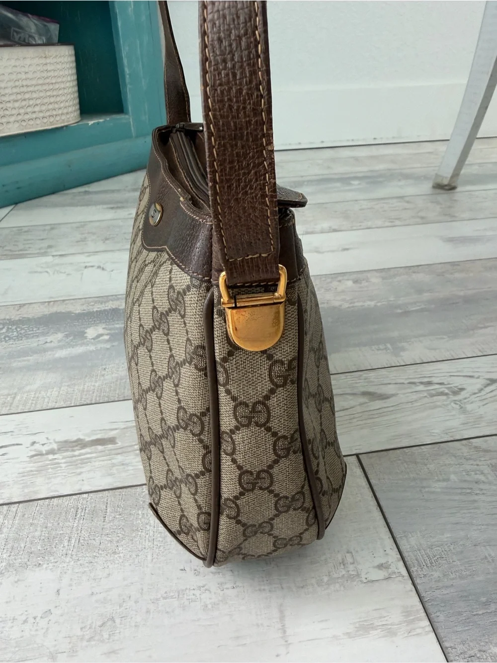 Vintage Gucci Beige GG Supreme Canvas Shoulder Bag with Brown Leather Trim - Picture 5 of 13